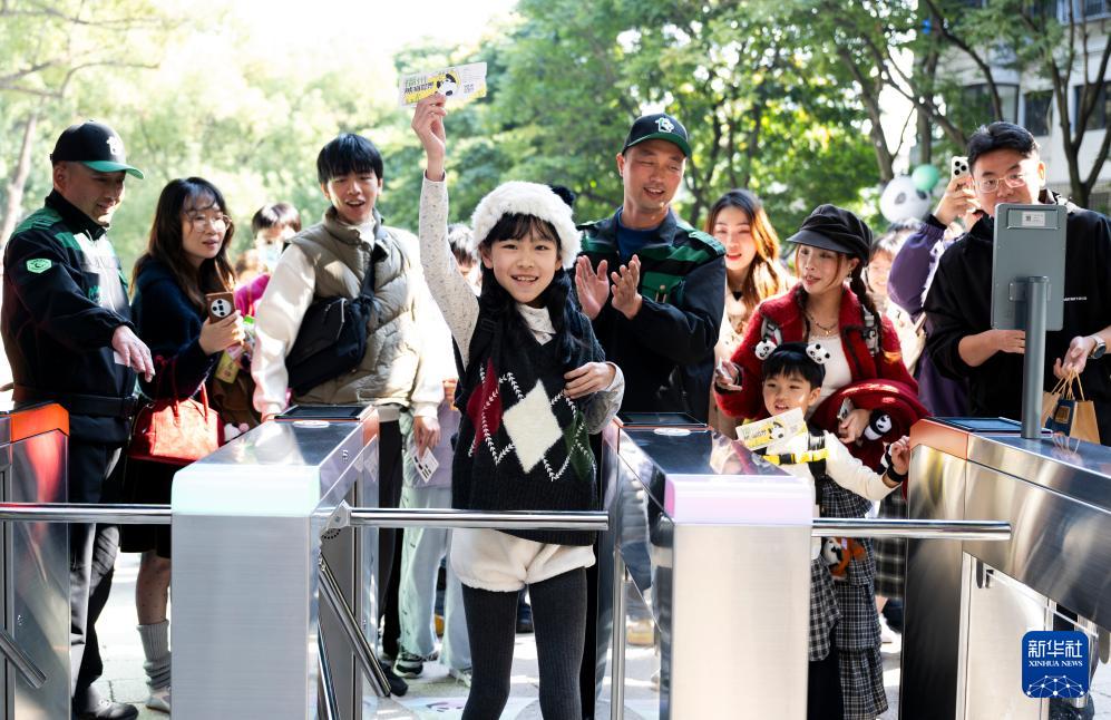 1月17日福州熊猫世界焕新开园，多只熊猫与公众见面啦(图9)