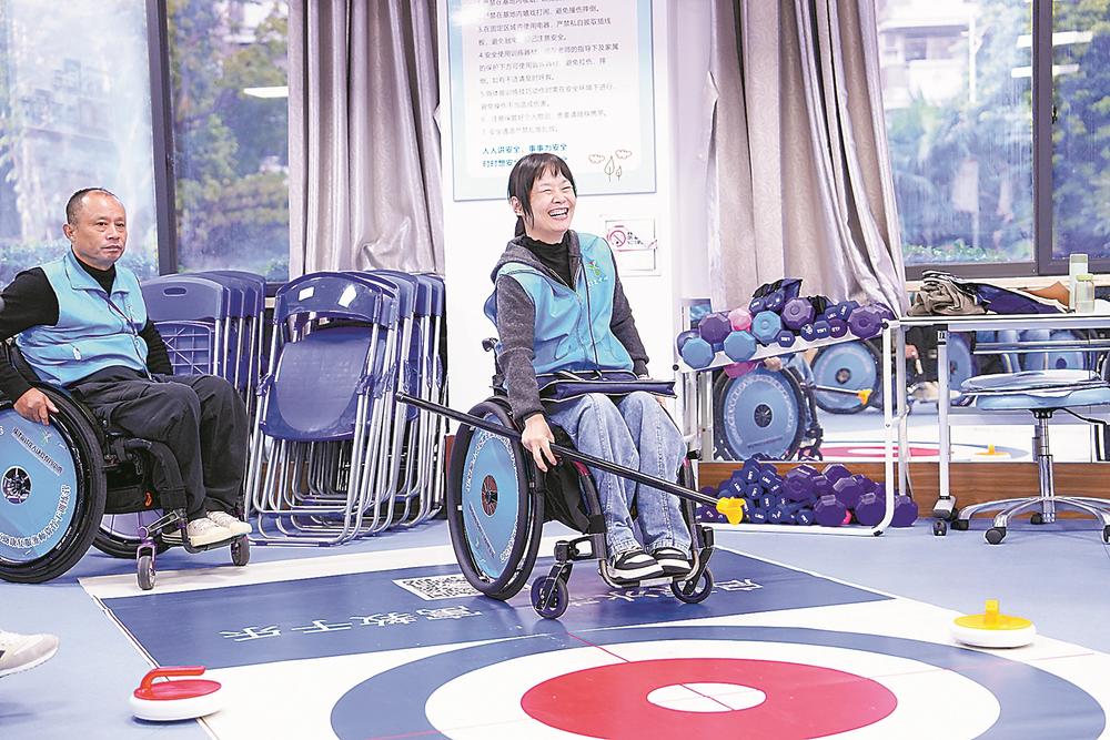 脊髓损伤伤友康复训练忙，努力走出家门回归社会(图2)