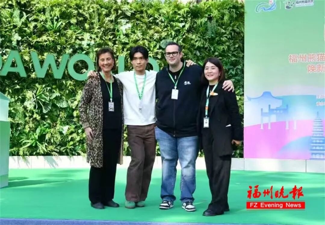 70 多岁美国女士乔治妮千里来榕会熊猫‘巴斯’(图8)