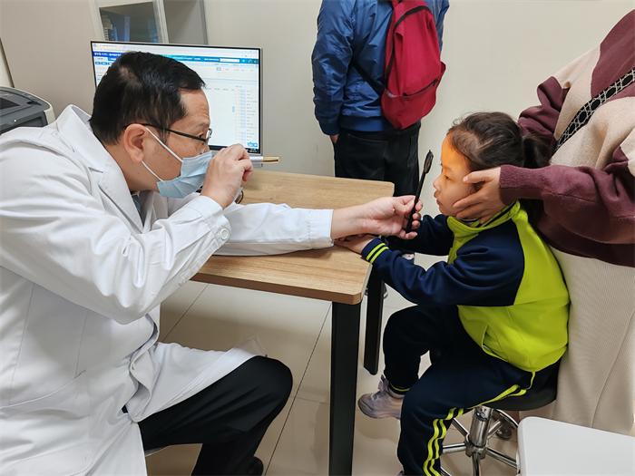 龙岩爱尔眼科黄天宏：暖男医生为儿童眼病患者带来光明与呵护(图5)