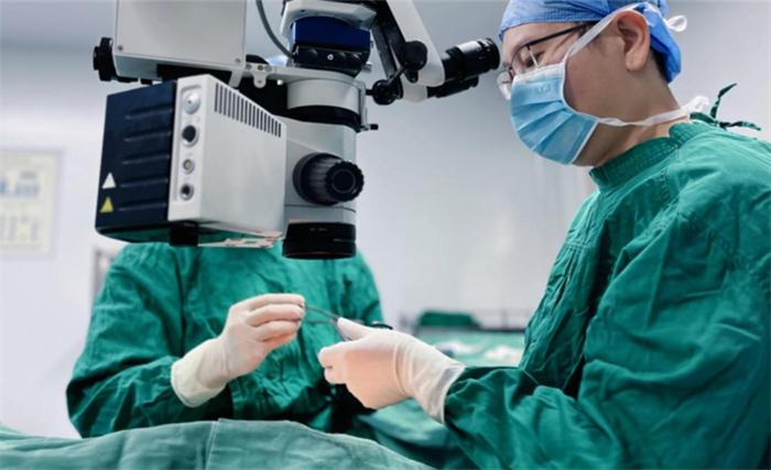 龙岩爱尔眼科黄天宏：暖男医生为儿童眼病患者带来光明与呵护(图7)