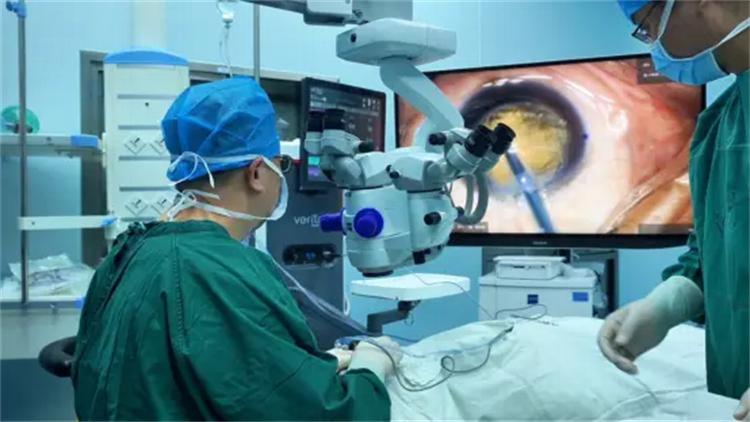 全国首批蔡司3D手术显微镜在厦门眼科中心投入使用(图2)