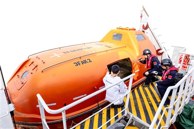 2月3日巴拿马籍‘希望之路’轮载5艘出口工程船赴坦桑尼亚(图2)