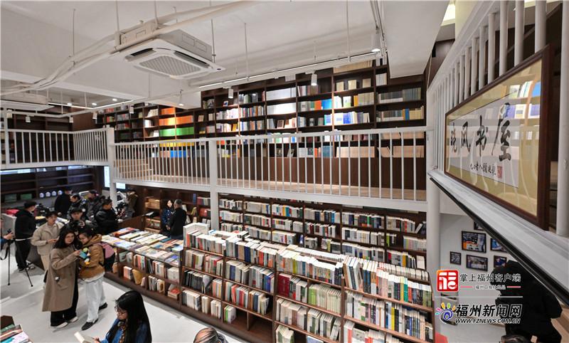 时隔八年！福州鼓屏路晓风书屋重装归来，老读者纷纷赶来(图1)